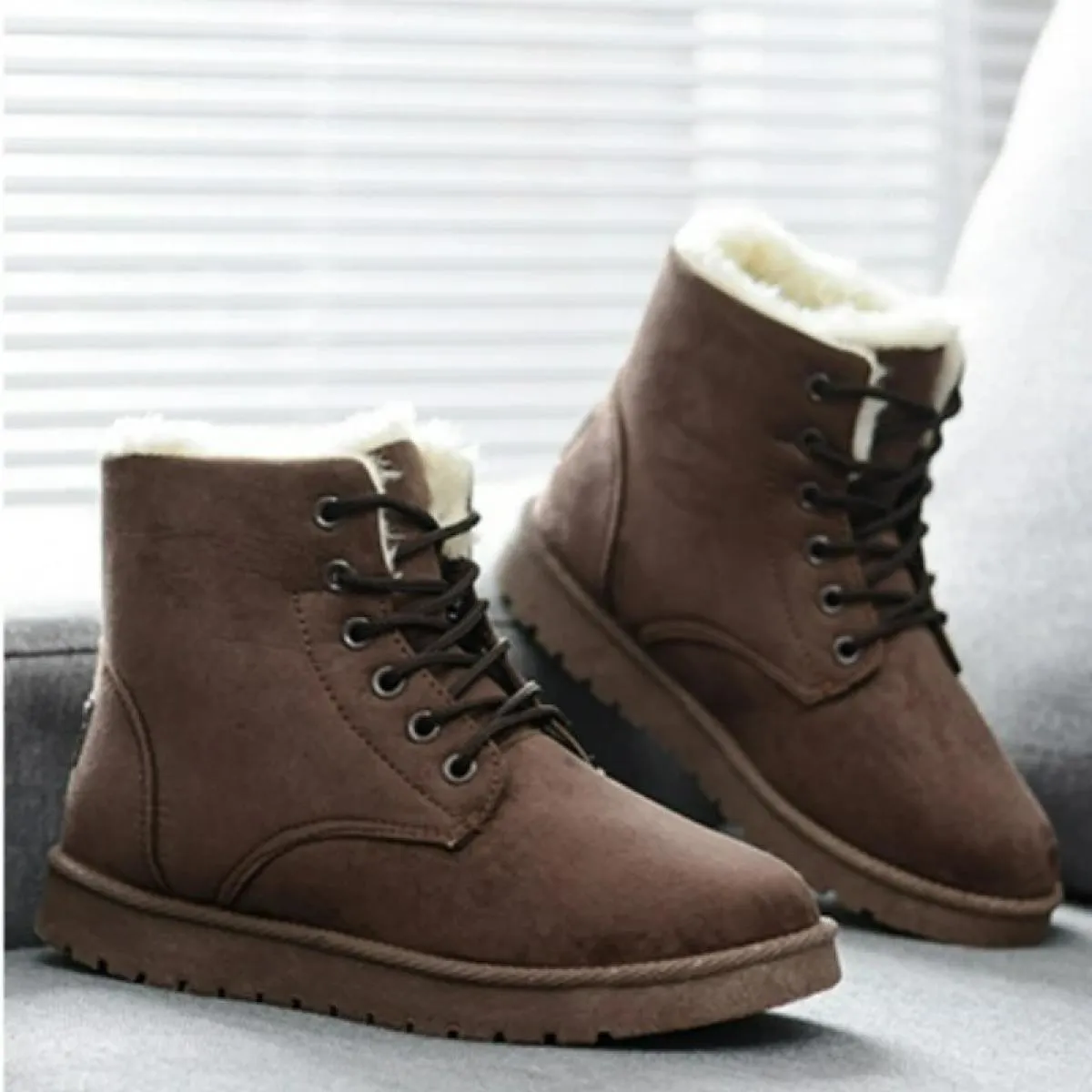 2023 Stivali da neve invernali da donna Caldi piatti Plus Size Piattaforma Lace Up Scarpe da donna da donna Nuovo Stivaletti in