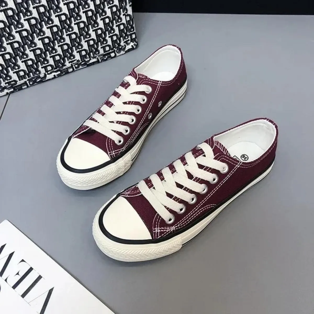 2024 vendita calda Lace Up scarpe vulcanizzate da donna nuove scarpe da ginnastica da donna all'aperto tacco piatto scarpe da te