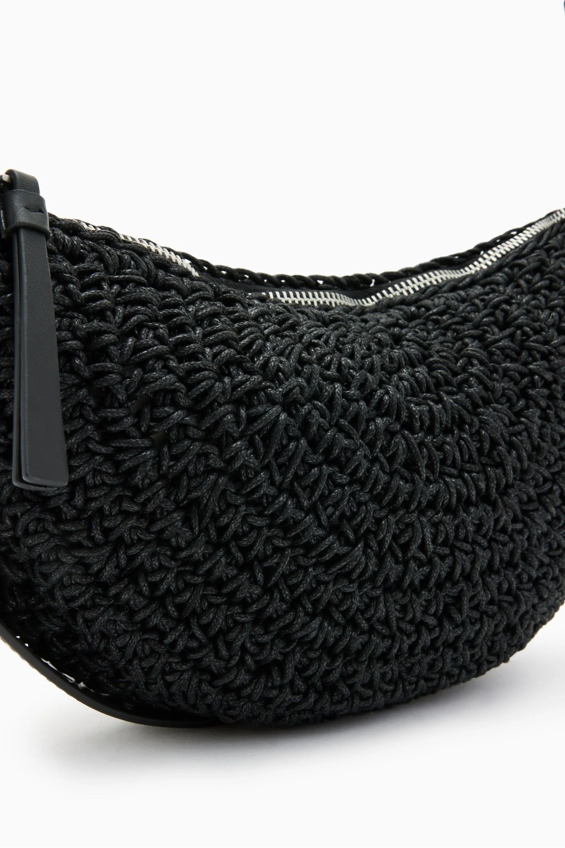 AllSaints - Borsa a tracolla a mezzaluna con nodo