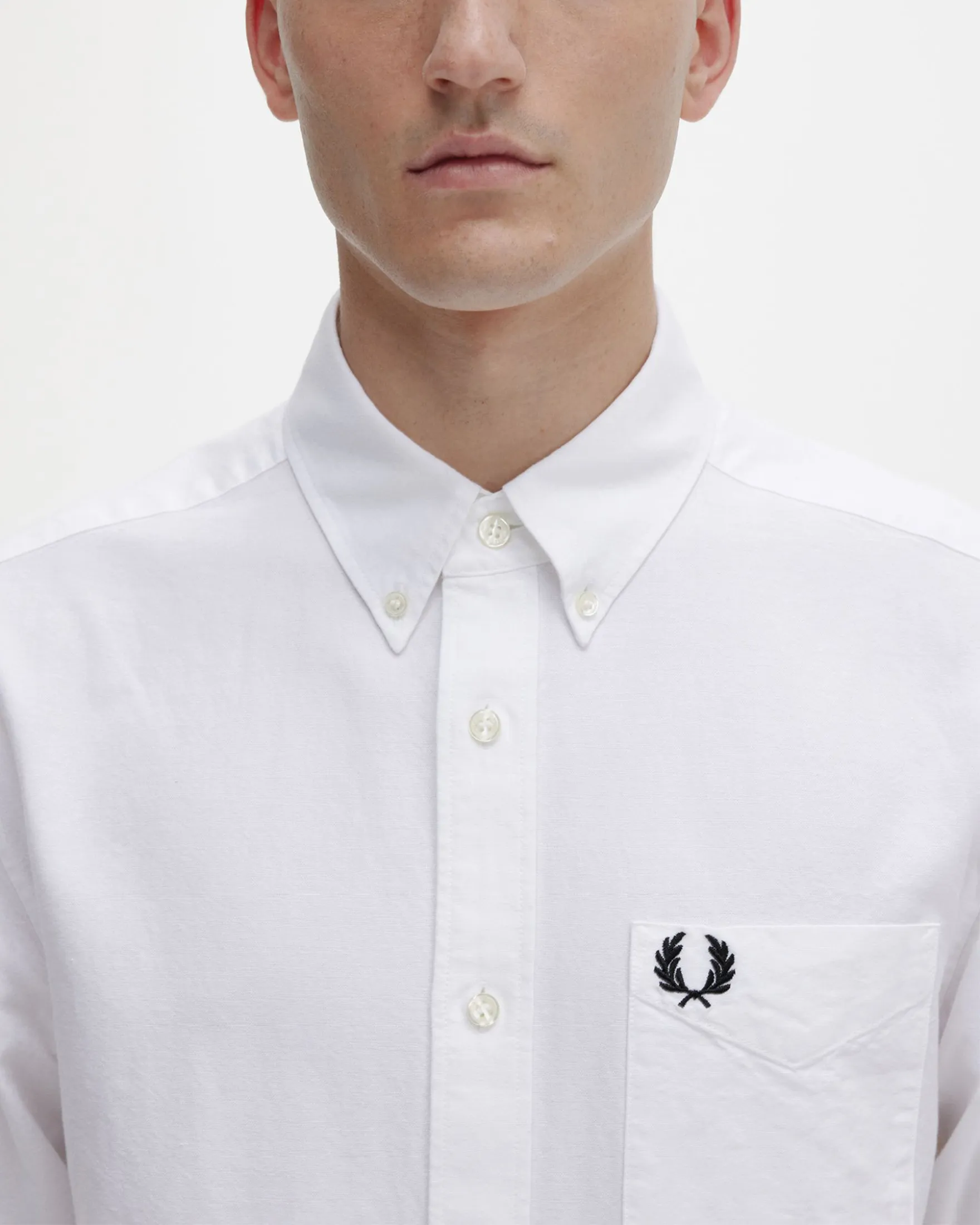 Camicia bianca button down in Oxford di cotone con taschino