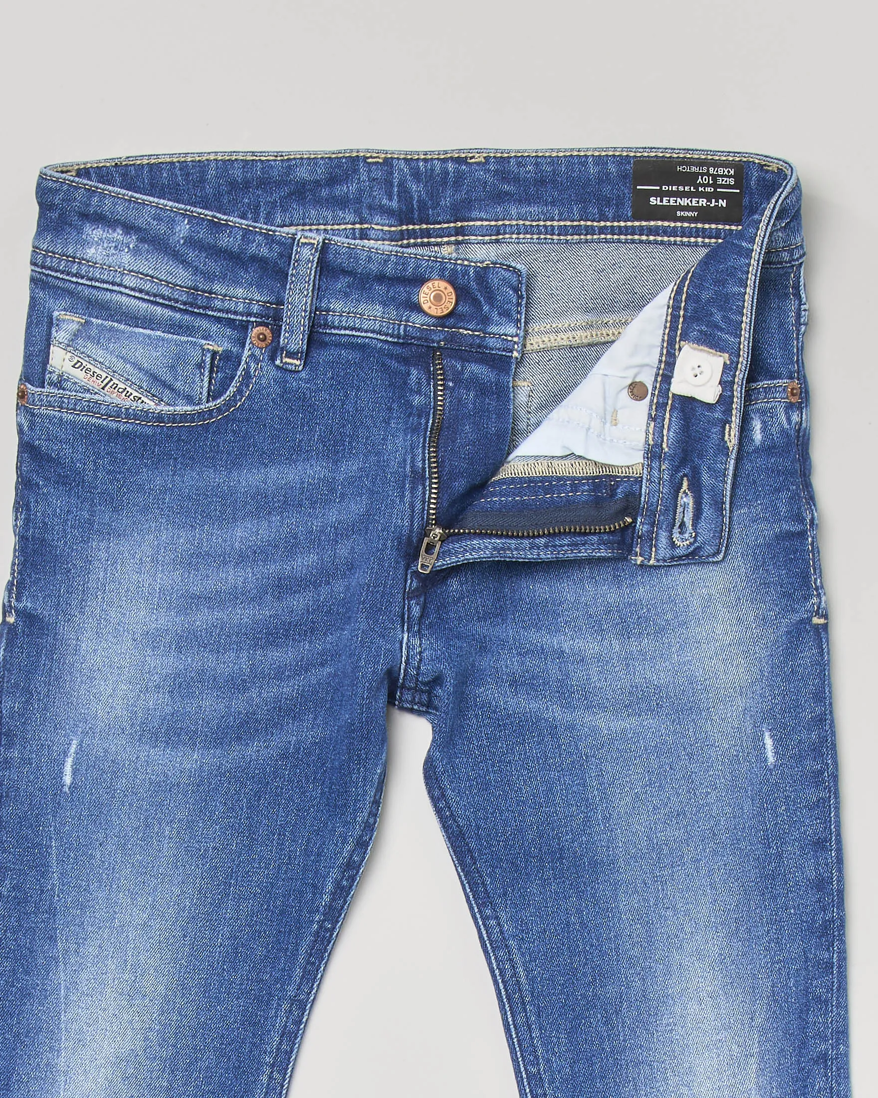 Jeans Sleenker skinny in cotone elasticizzato con lavaggio chiaro stone washed e abrasioni 10-14 anni