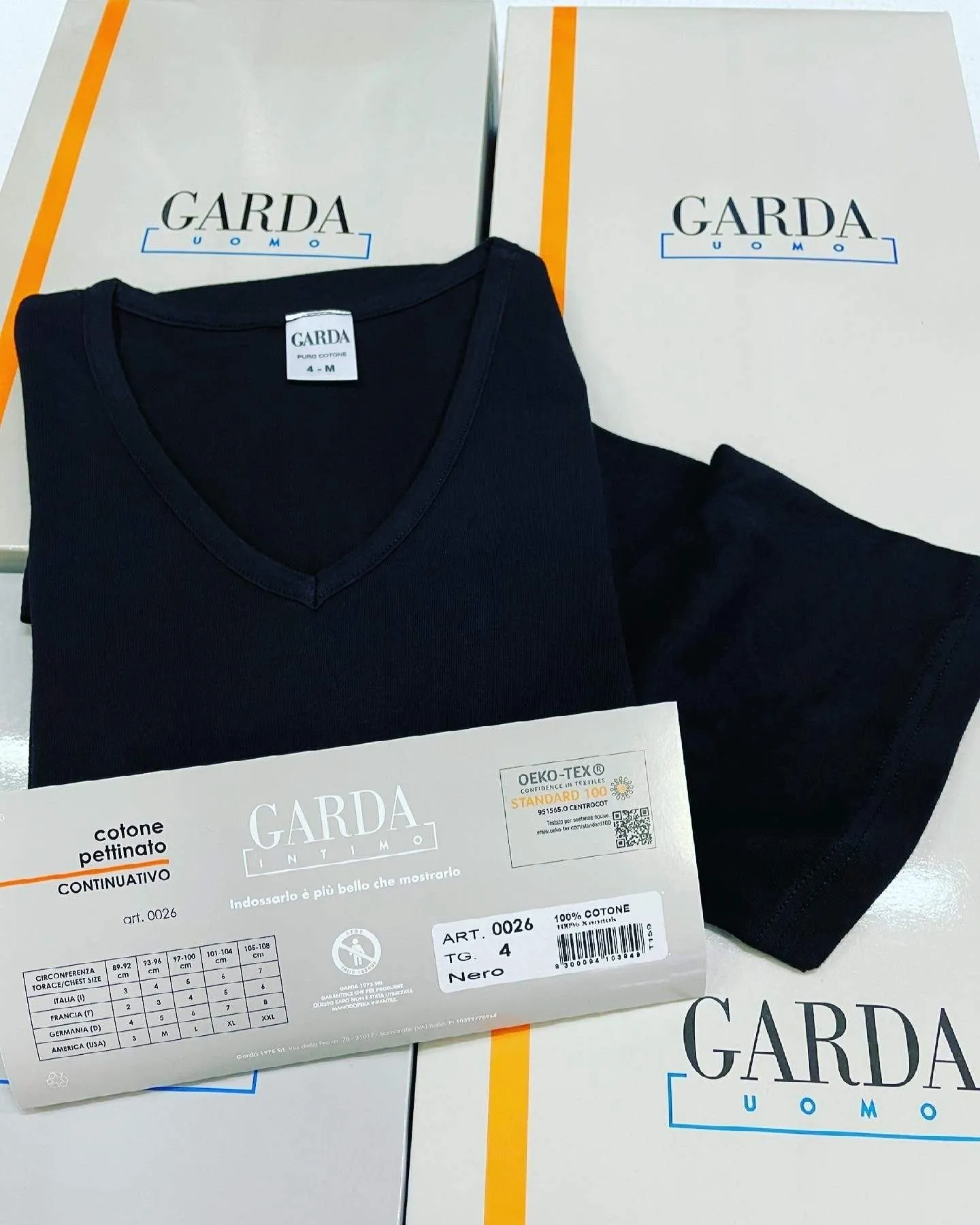 Maglia Garda scollo V nero e bianco