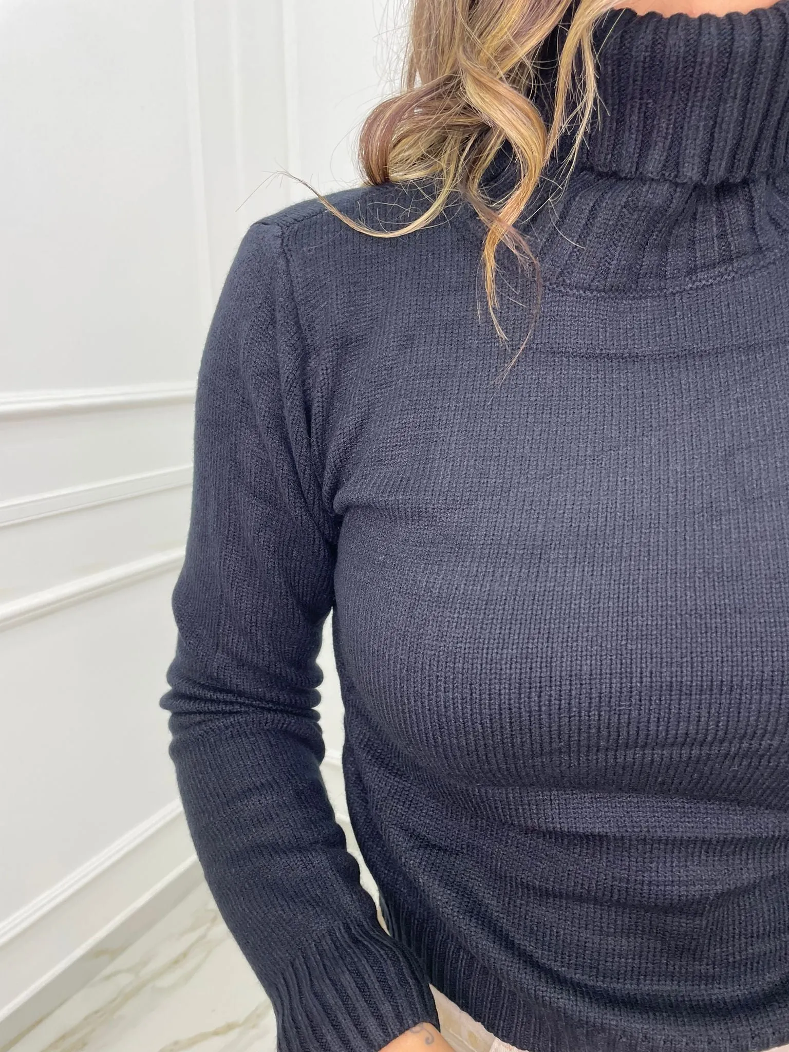 Maglione tinta unita collo alto