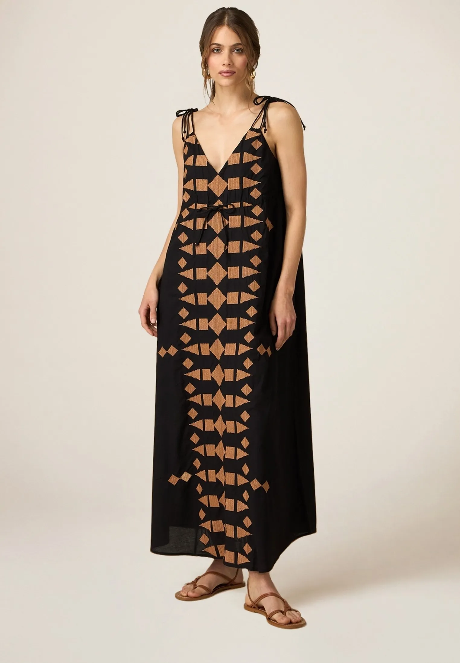 NE CON RICAMI - Vestito lungo