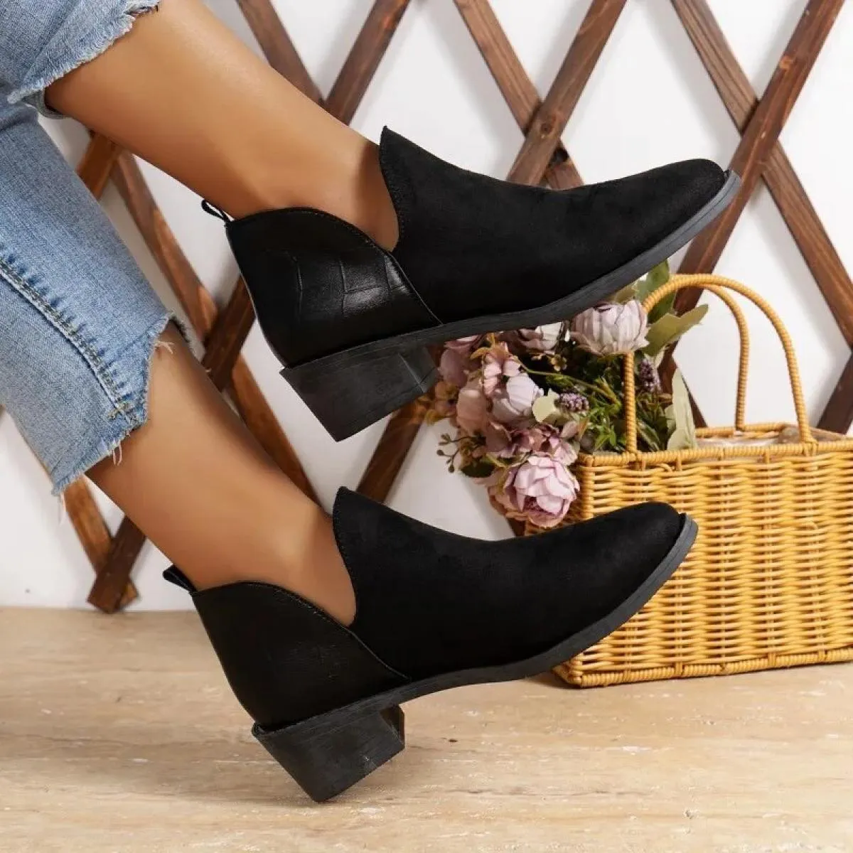 Nuova vendita calda 2024 scarpe da donna designer di lusso caviglia testa tonda da donna moda primaverile tubo corto in gomma da