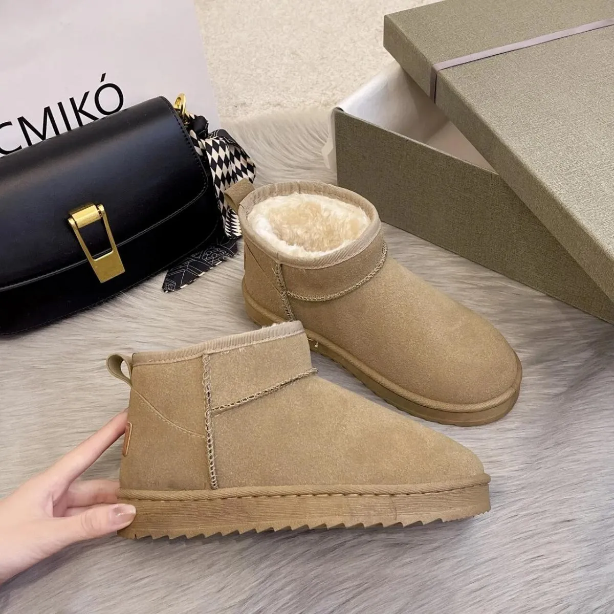 Stivali da neve Tubo corto da donna Scarpe di cotone ispessito Antiscivolo Scarpe invernali nuove Scarpe da donna per studenti 2