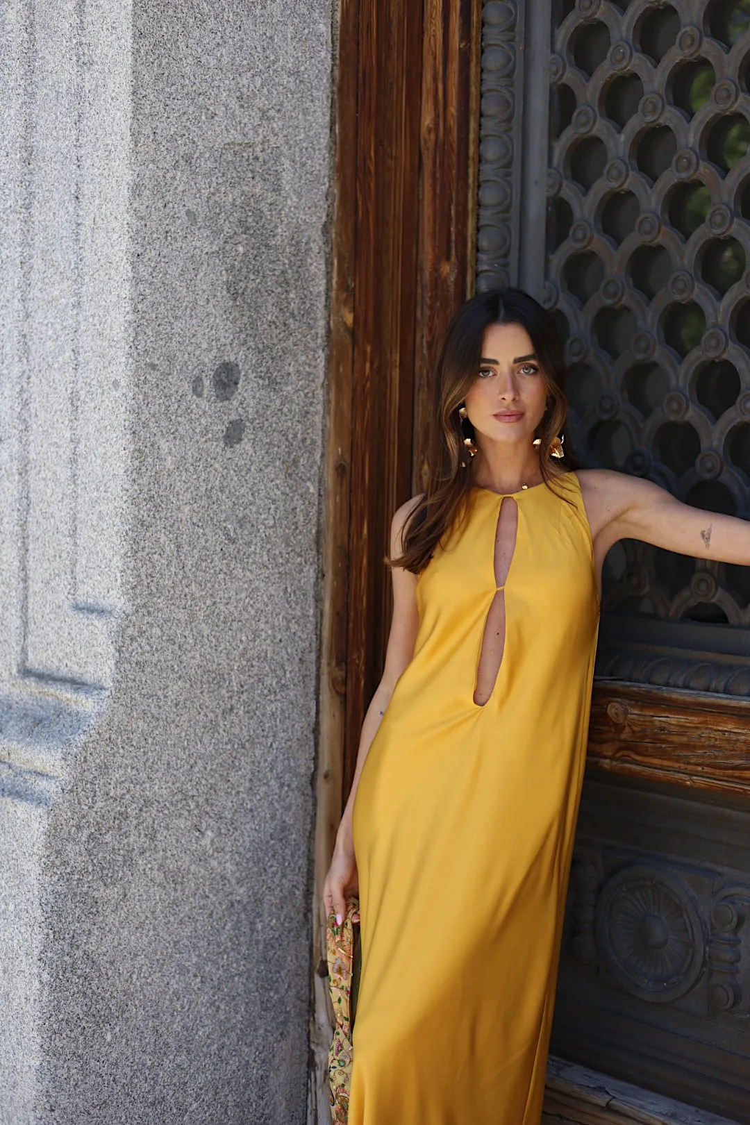 VESTITO LUNGO GIALLO SENZA MANICHE